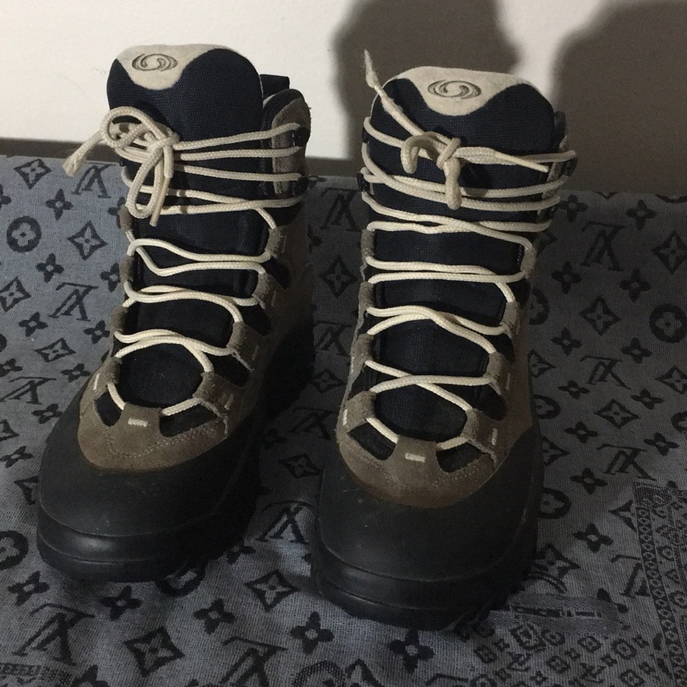 Salomon boots. Men’s 6.5, Women’s 8 - Picture 3 of 8